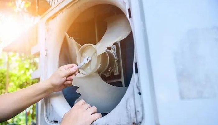 AC Gas Refilling and Leak Repair